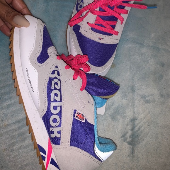 NWT Reebok sneakers 😍 - Picture 2 of 5